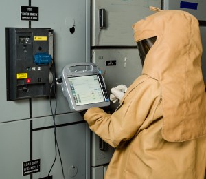 CBAnalyzer system in use testing circuit breaker