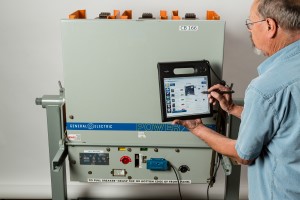 GE PowerVac circuit breaker testing with circuit breaker analyzer